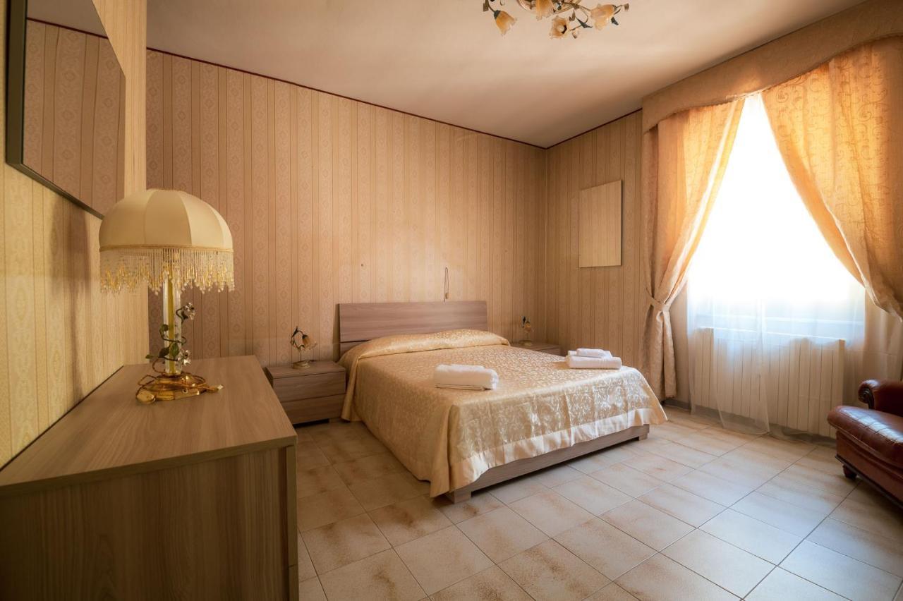 Casa Vacanze Dante Bed & Breakfast Gorfigliano ภายนอก รูปภาพ