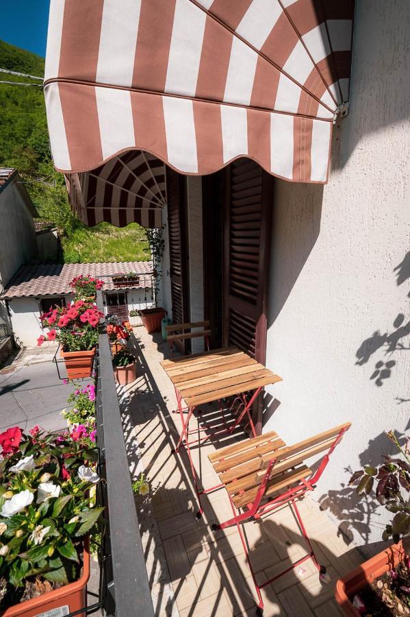 Casa Vacanze Dante Bed & Breakfast Gorfigliano ภายนอก รูปภาพ